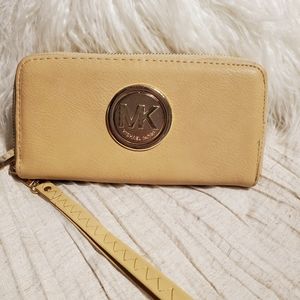 Michael Kors wristlet/wallet